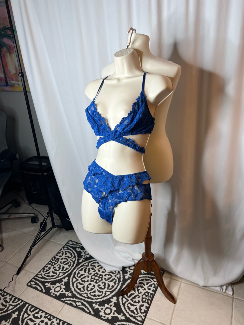💙 Royal Blue Lace Lingerie Set – Bra XL + Panties L (2 Pair) 💙 - Picture 3 of 10